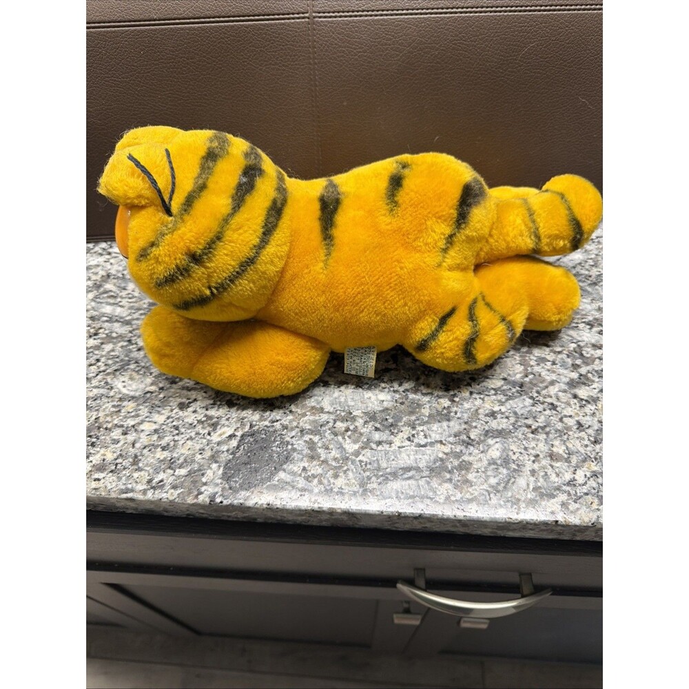 Vintage Garfield Plush 1978, 1981 United Feature Syndicate Inc. Daikin Inc.